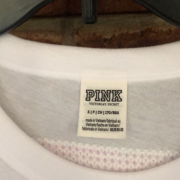 NWOT PINK Victoria’s Secret T-shirt with iridescent sequin PINK logo on back. - Picture 8 of 8